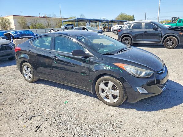 2013 HYUNDAI ELANTRA — Passenger 3/4