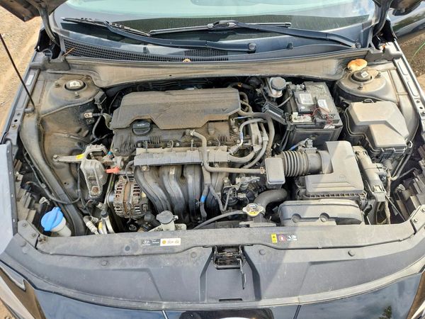 2021 HYUNDAI ELANTRA Blue — Engine bay