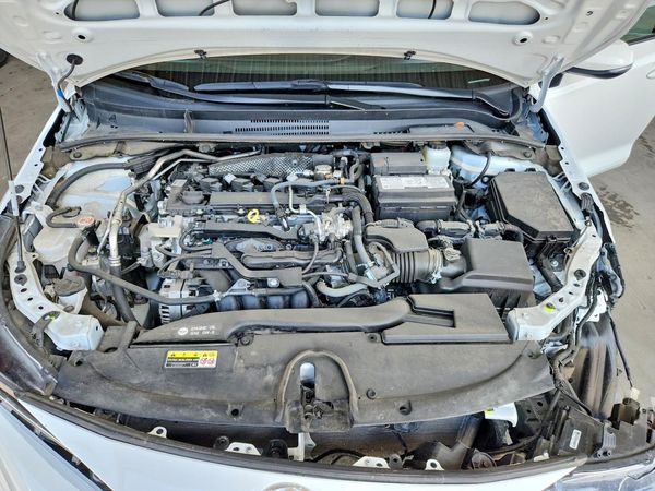 2025 TOYOTA COROLLA SE — Engine bay