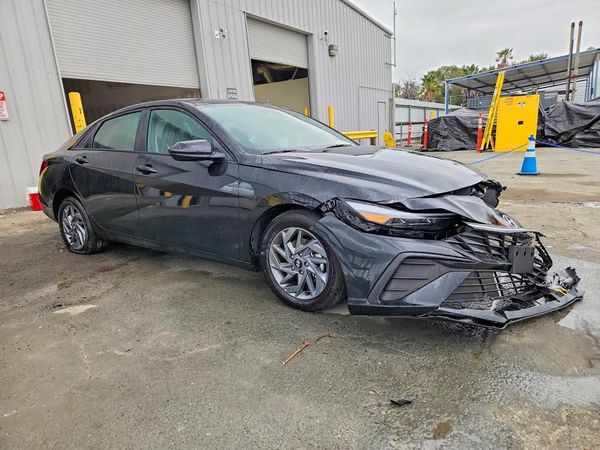 2026 HYUNDAI ELANTRA — Passenger 3/4