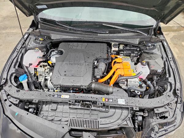 2026 HYUNDAI ELANTRA — Engine bay