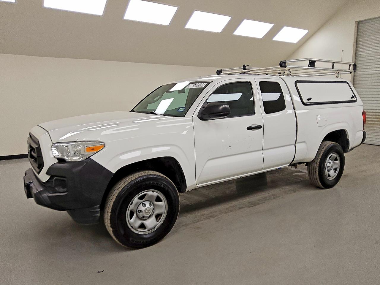 2022 TOYOTA TACOMA SR5 — Front 3/4
