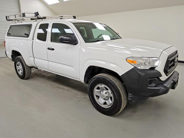 2022 TOYOTA TACOMA SR5 — Passenger 3/4