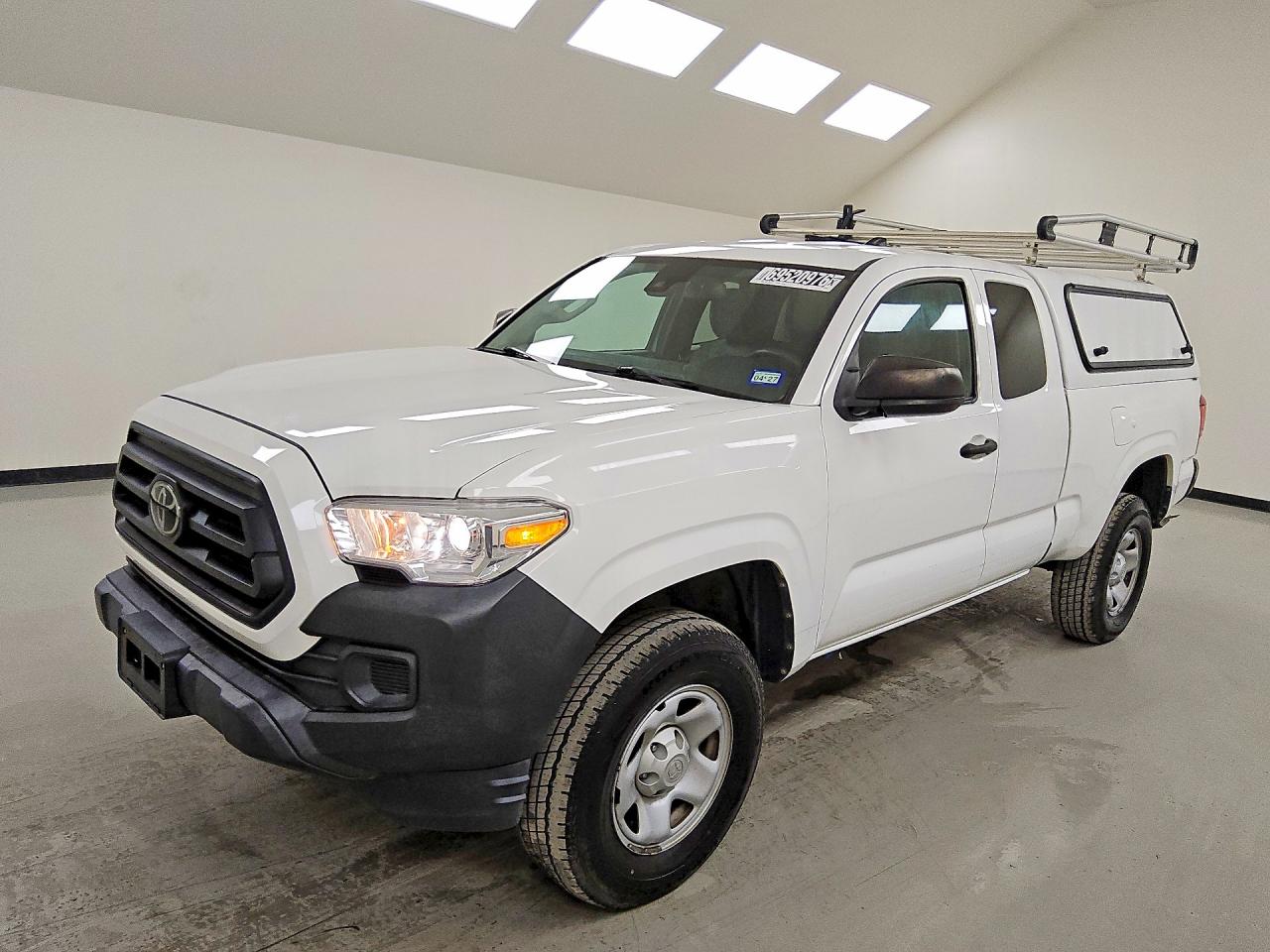 2022 TOYOTA TACOMA SR5 — Front 3/4