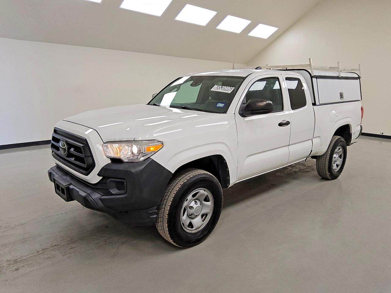 2022 TOYOTA TACOMA SR5 — Front 3/4