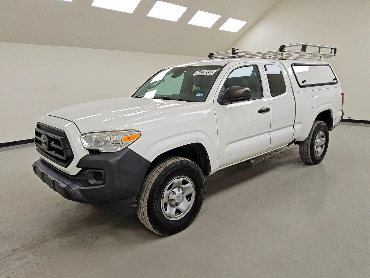 2022 TOYOTA TACOMA SR5 — Front 3/4