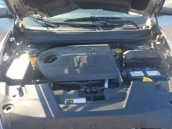 2017 JEEP CHEROKEE Trailhawk — Engine bay