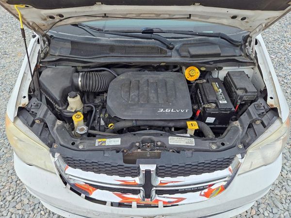 2016 DODGE GRAND CARAVAN SE — Engine bay