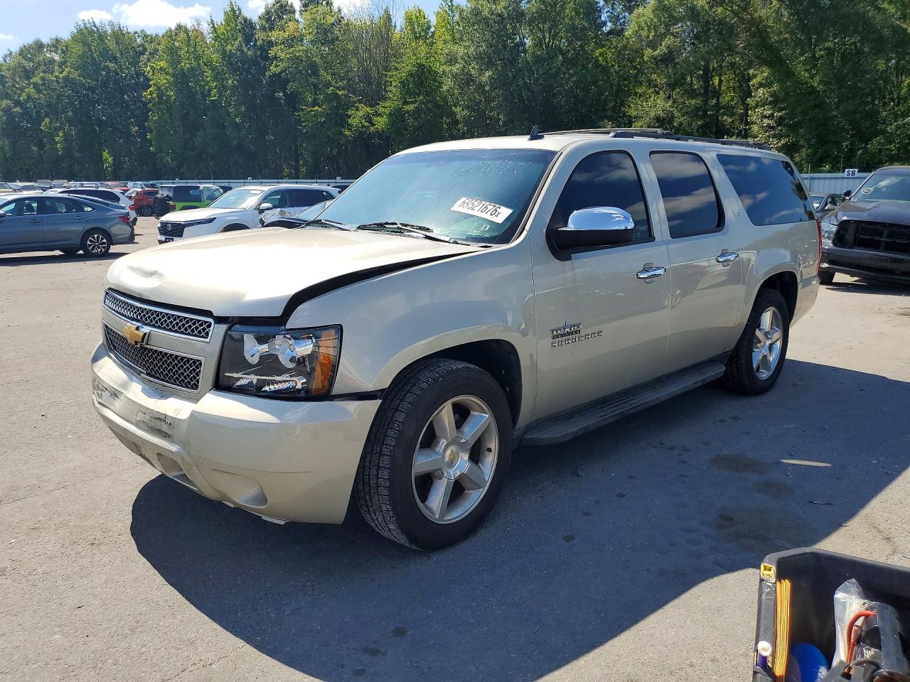 2013 CHEVROLET SUBURBAN LT — Front 3/4