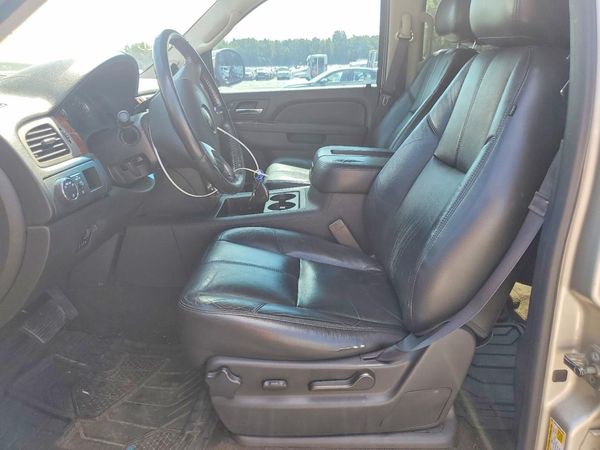 2013 CHEVROLET SUBURBAN LT — DENT