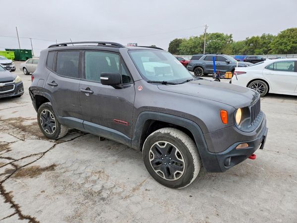2017 JEEP RENEGADE Trailhawk — Passenger 3/4