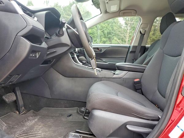 2021 TOYOTA RAV4 LE — DENT