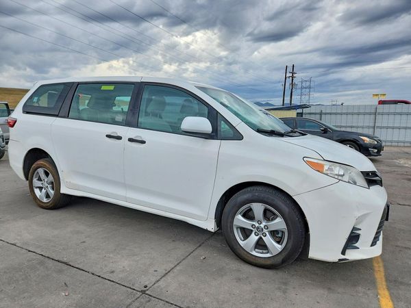 2018 TOYOTA SIENNA — Passenger 3/4