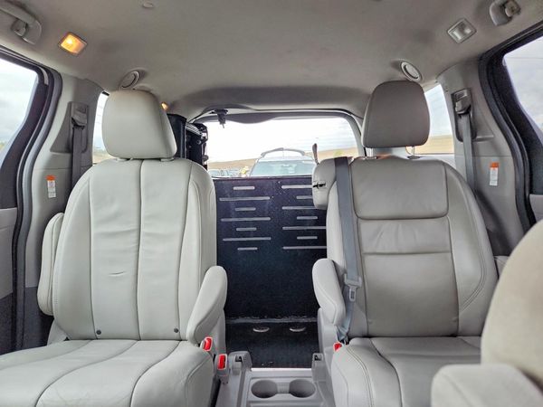 2018 TOYOTA SIENNA — SUVN