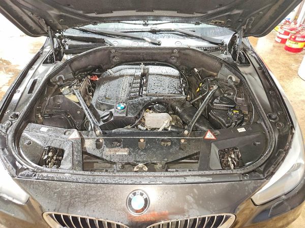 2015 BMW 5 SERIES xDrive GT — Engine bay
