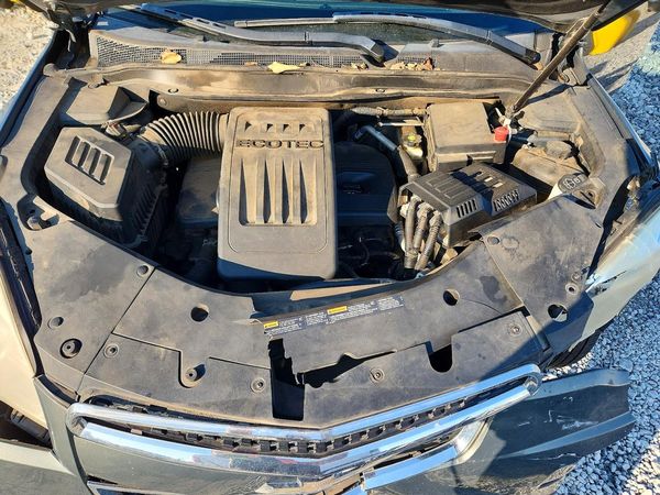 2013 CHEVROLET EQUINOX 2LT — Engine bay