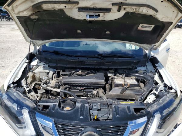 2019 NISSAN ROGUE — Engine bay