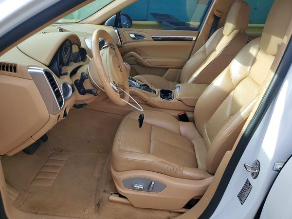 2013 PORSCHE CAYENNE — DENT