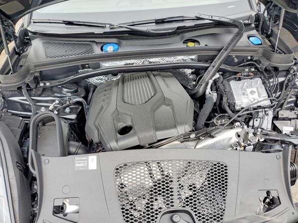 2026 PORSCHE MACAN Macan, Macan T — Engine bay