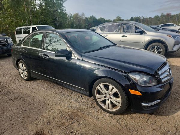 2013 MERCEDES-BENZ C C300 — Passenger 3/4