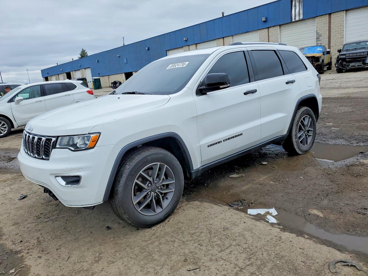 2020 JEEP GRAND CHEROKEE Limited — Front 3/4