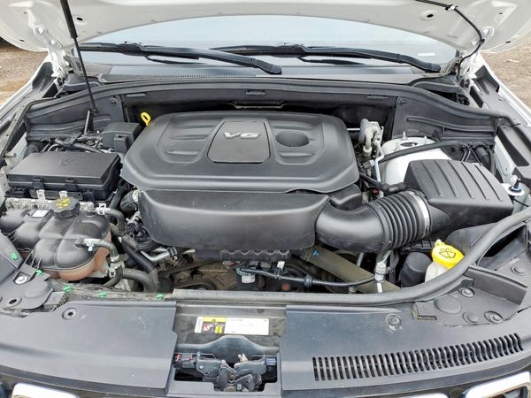2020 JEEP GRAND CHEROKEE Limited — Engine bay