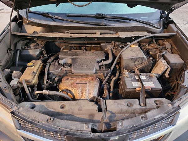 2015 TOYOTA RAV4 XLE (M Grade) — Engine bay
