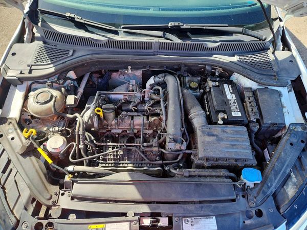 2019 VOLKSWAGEN JETTA — Engine bay