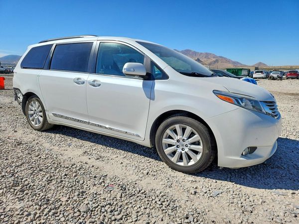 2016 TOYOTA SIENNA — Passenger 3/4