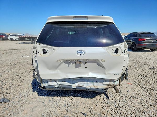 2016 TOYOTA SIENNA — DIRR
