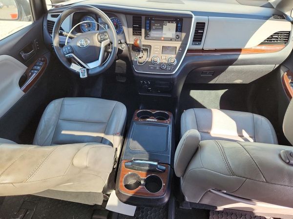 2016 TOYOTA SIENNA — CKPT