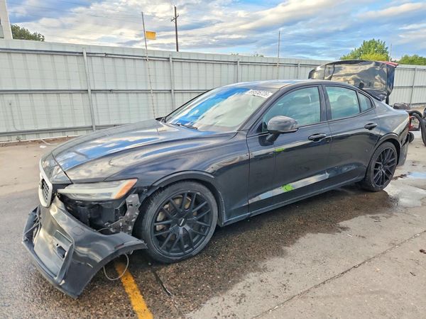 2019 VOLVO S60 — Front 3/4