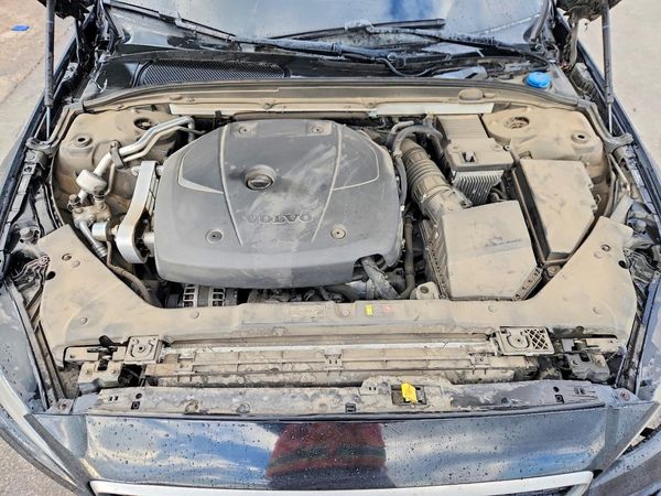 2019 VOLVO S60 — Engine bay