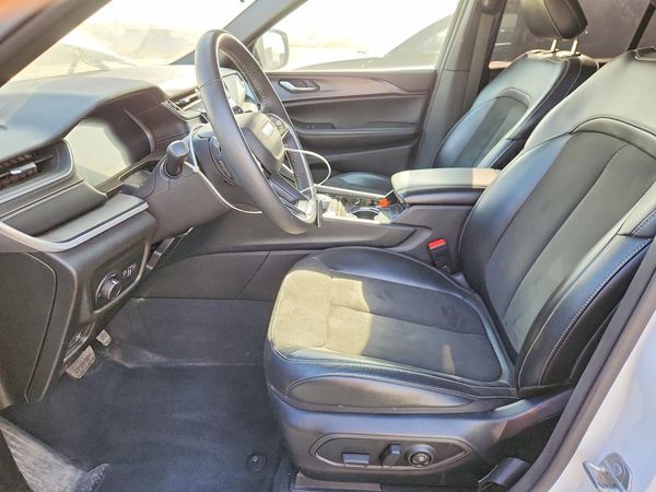 2023 JEEP GRAND CHEROKEE Laredo, Altitude — DENT