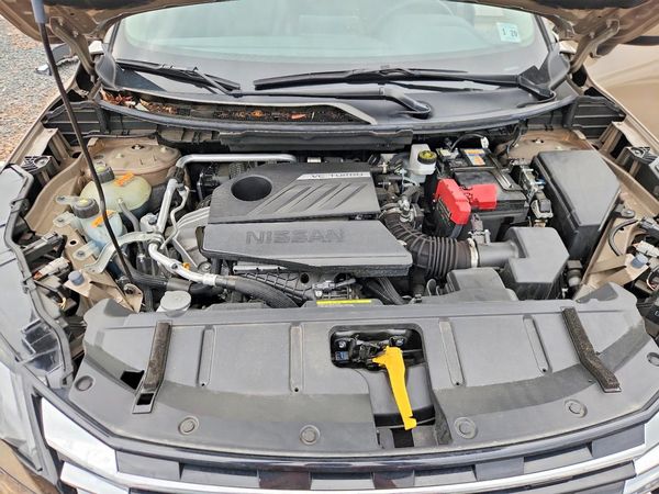 2025 NISSAN ROGUE SV — Engine bay