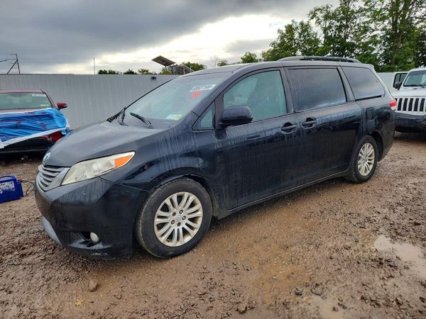 2014 TOYOTA SIENNA — DSFA — Front 3/4