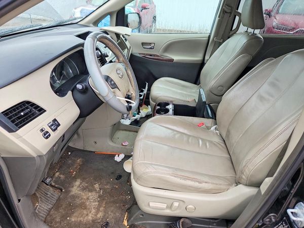 2014 TOYOTA SIENNA — DENT