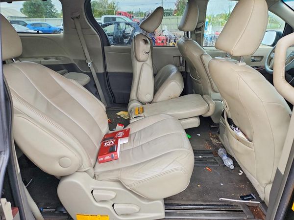 2014 TOYOTA SIENNA — PSRS