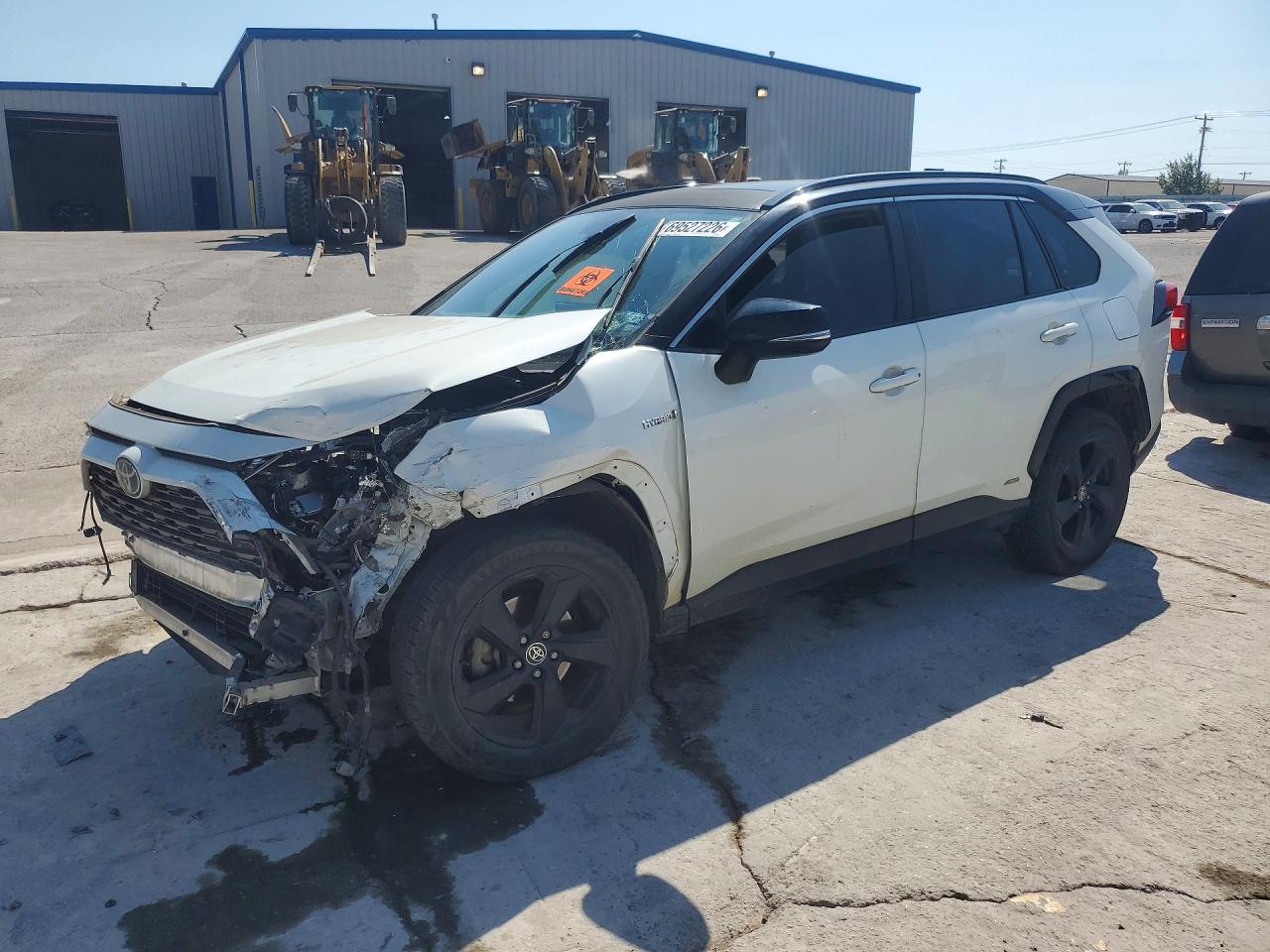 2020 TOYOTA RAV4 XSE HV — Front 3/4