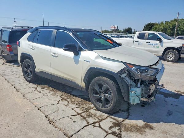 2020 TOYOTA RAV4 XSE HV — Passenger 3/4