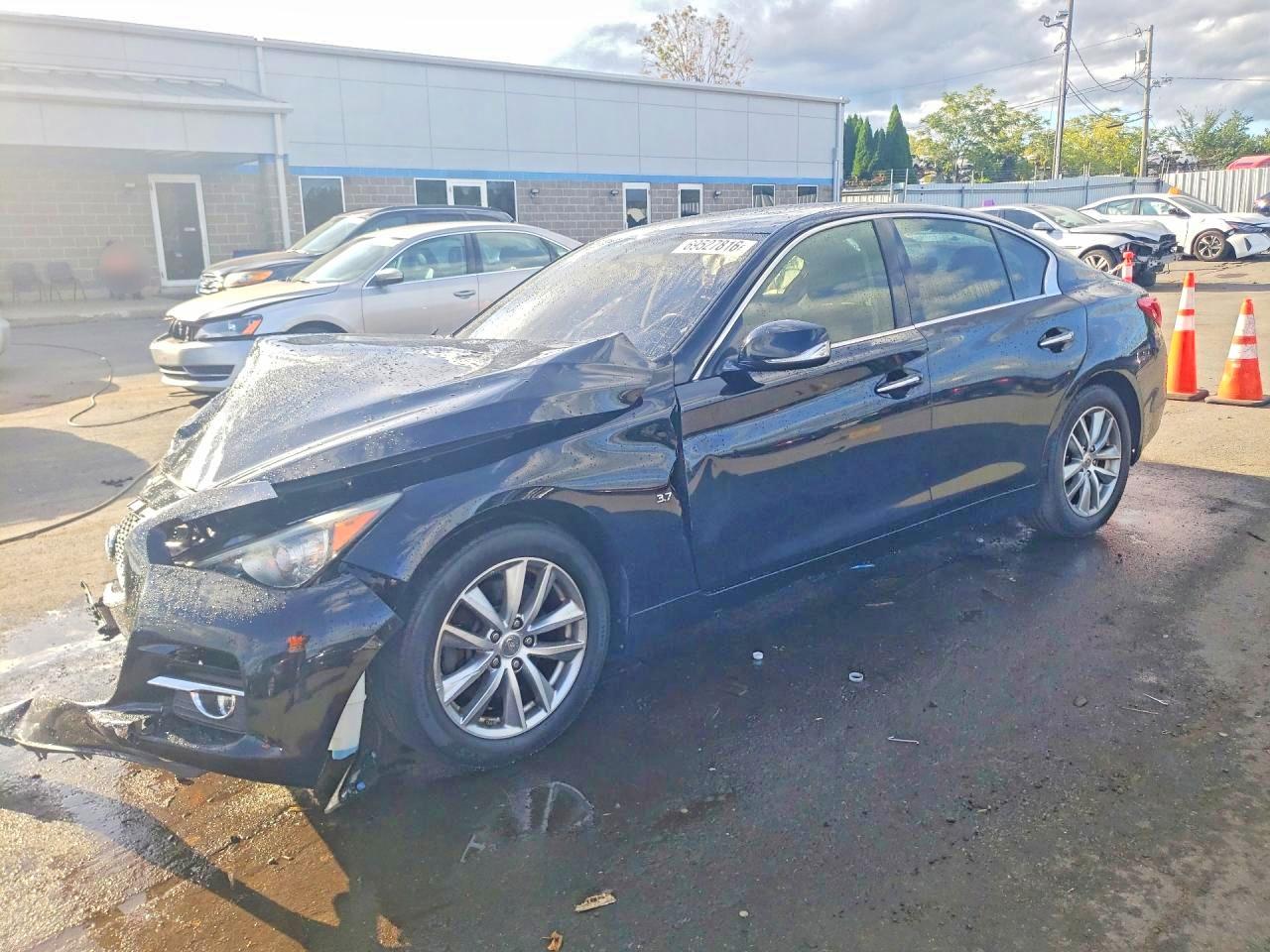 2015 INFINITI Q50 — Front 3/4