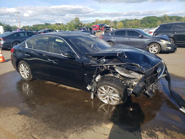 2015 INFINITI Q50 — Passenger 3/4