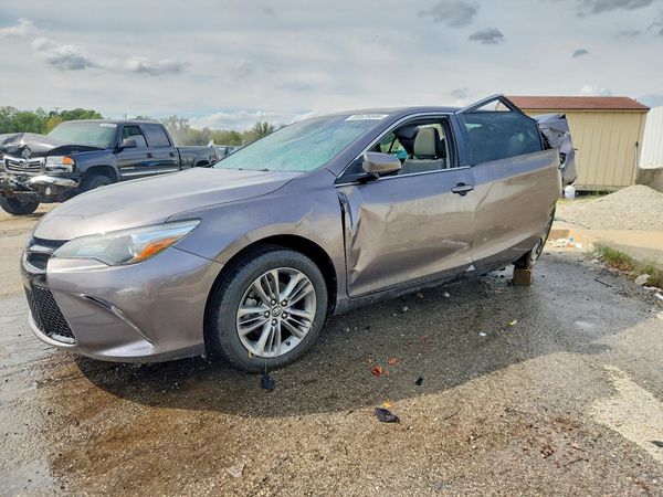 2016 TOYOTA CAMRY — Front 3/4