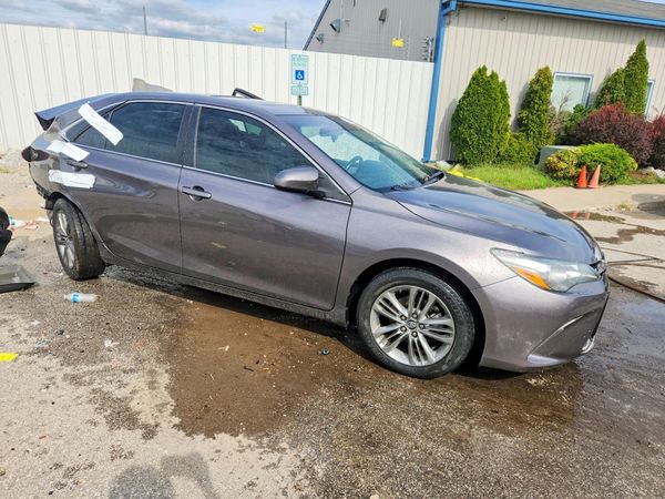 2016 TOYOTA CAMRY — Passenger 3/4