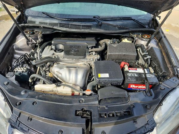 2016 TOYOTA CAMRY — Engine bay