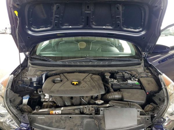 2013 HYUNDAI ELANTRA — Engine bay