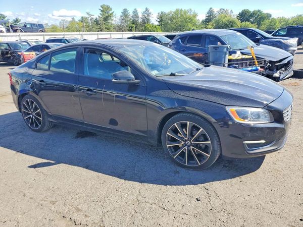 2017 VOLVO S60 Dynamic — Passenger 3/4