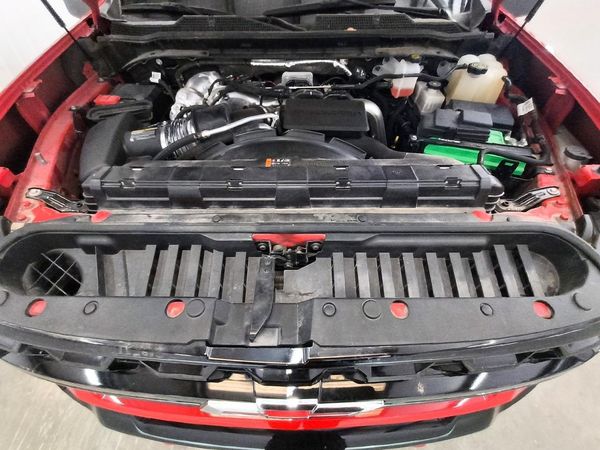 2024 CHEVROLET SILVERADO ZR2 — Engine bay