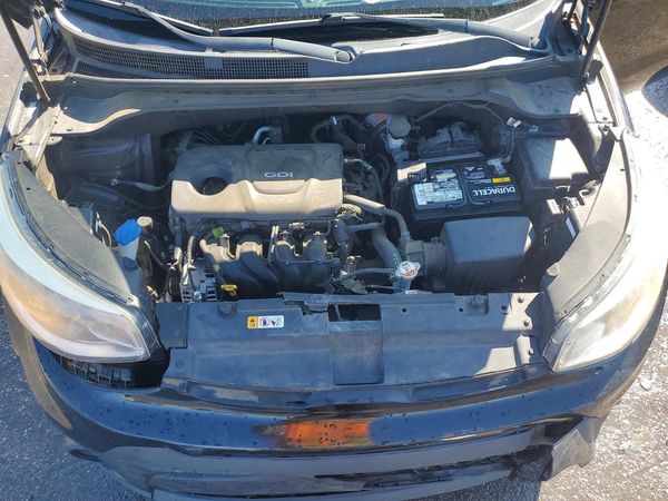 2017 KIA SOUL Base — Engine bay