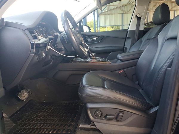 2017 AUDI Q7 — DENT